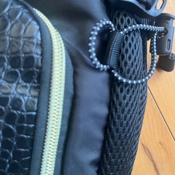 NWOT Backpack with USB mobile charger port 🆕 - Picture 12 of 15